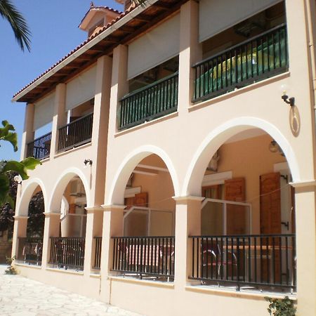 קרי Loukas Inn Family Resort מראה חיצוני תמונה