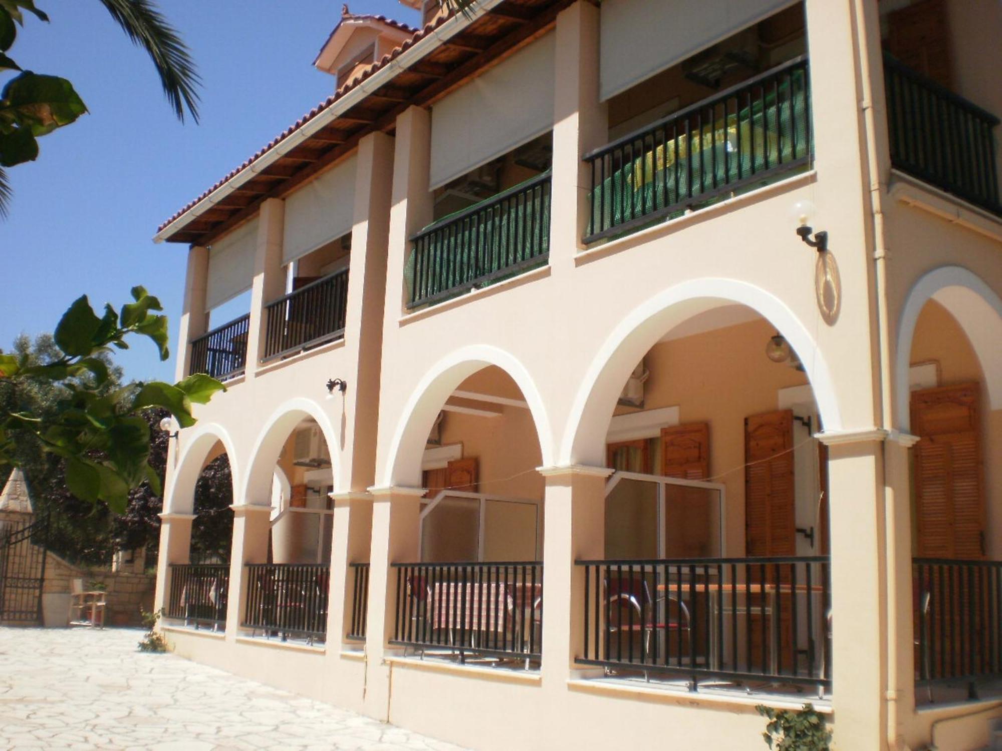 קרי Loukas Inn Family Resort מראה חיצוני תמונה