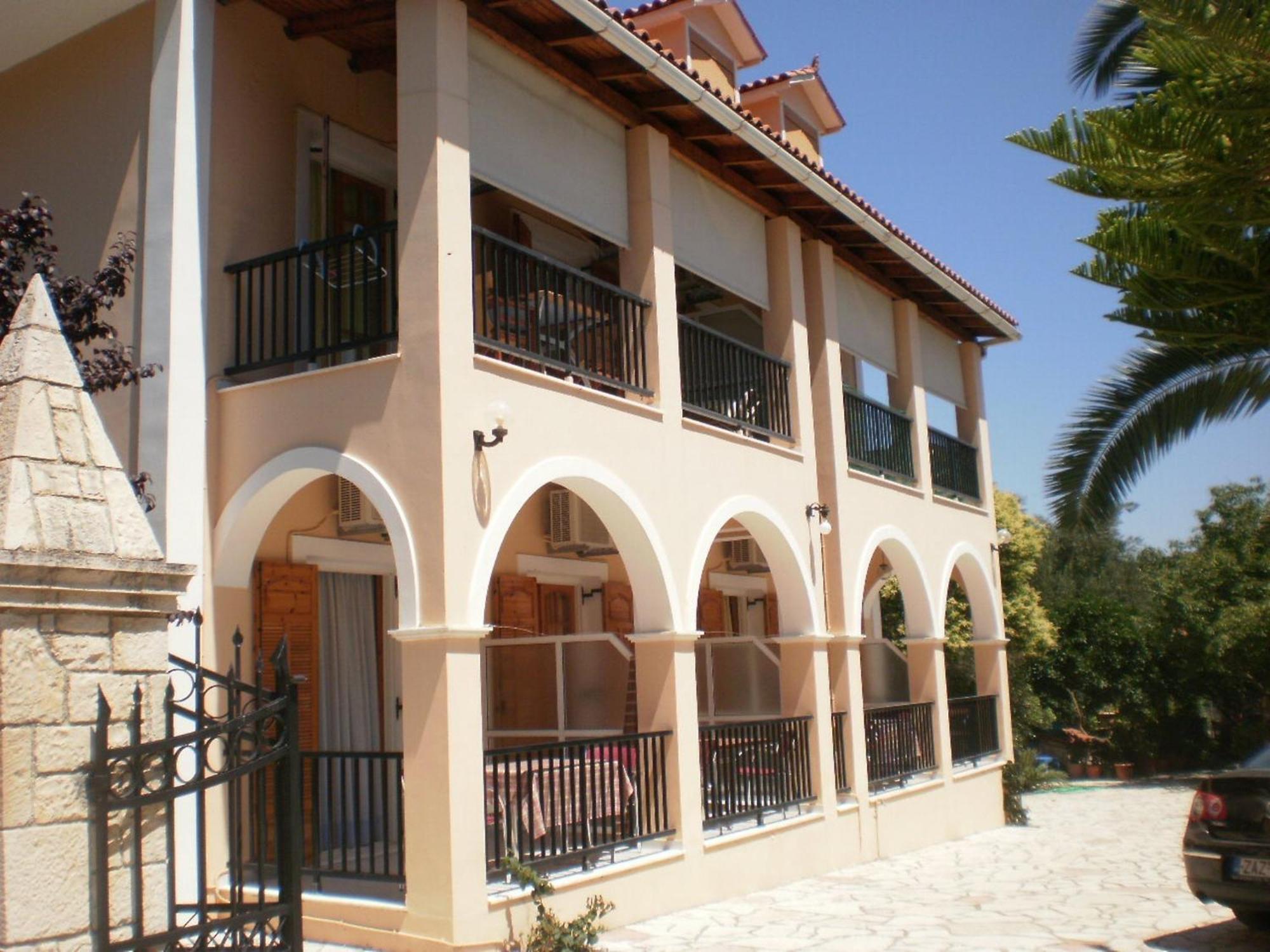 קרי Loukas Inn Family Resort חדר תמונה